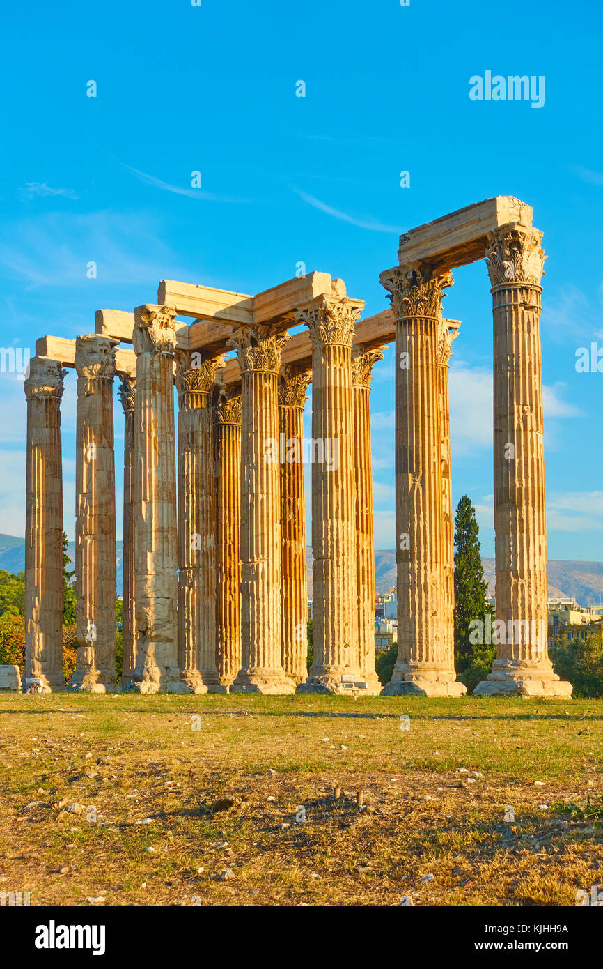 Antiken Säulen des Zeustempels in Athen bei Sonnenuntergang, Griechenland Stockfoto