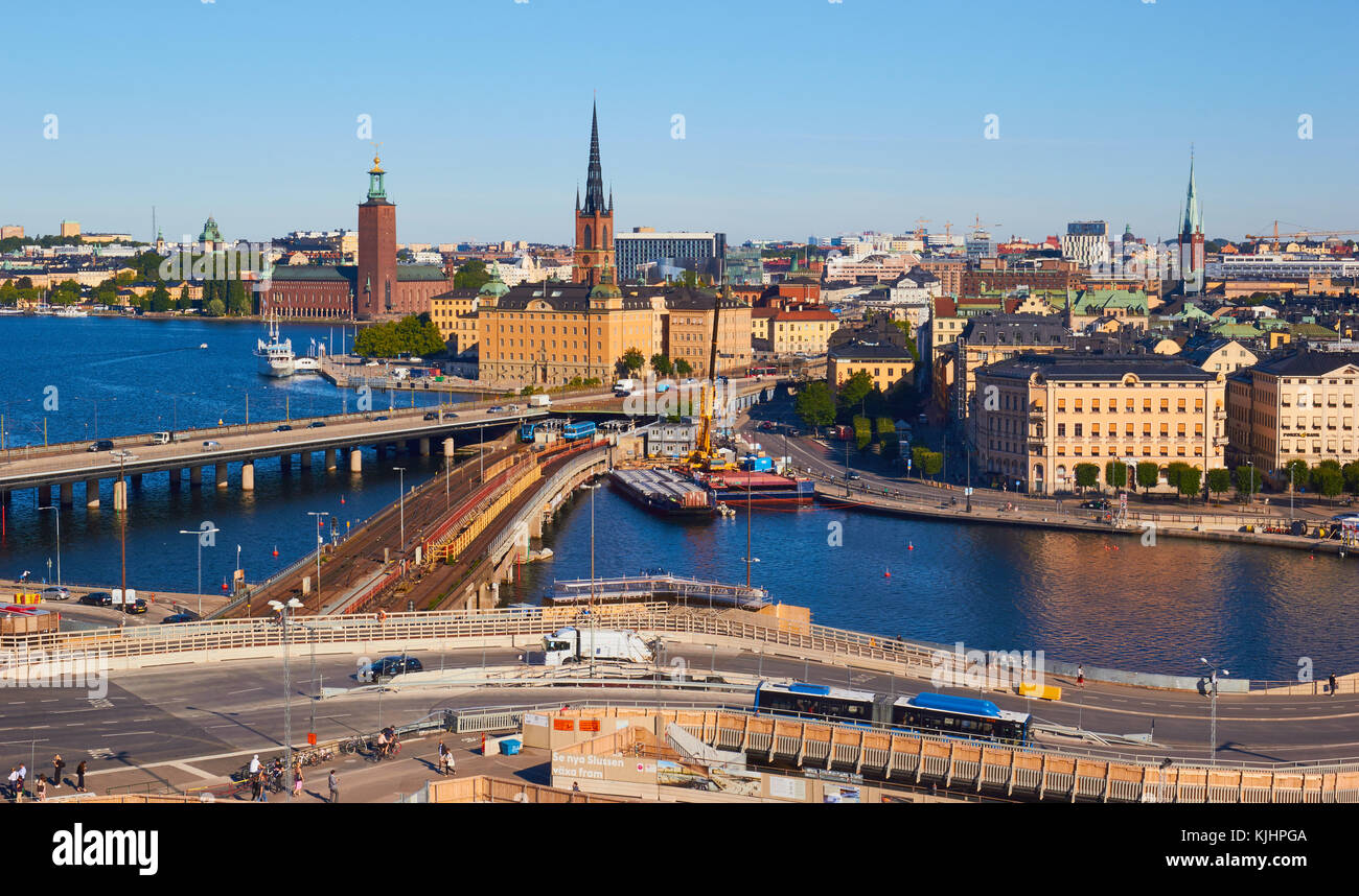 Stadtbild mit Centralbron (Zentrale Brücke) ein wichtiger Verkehrsweg im Zentrum von Stockholm und Brücke für Fracht- und Personenzüge, Stockholm, Schweden Stockfoto