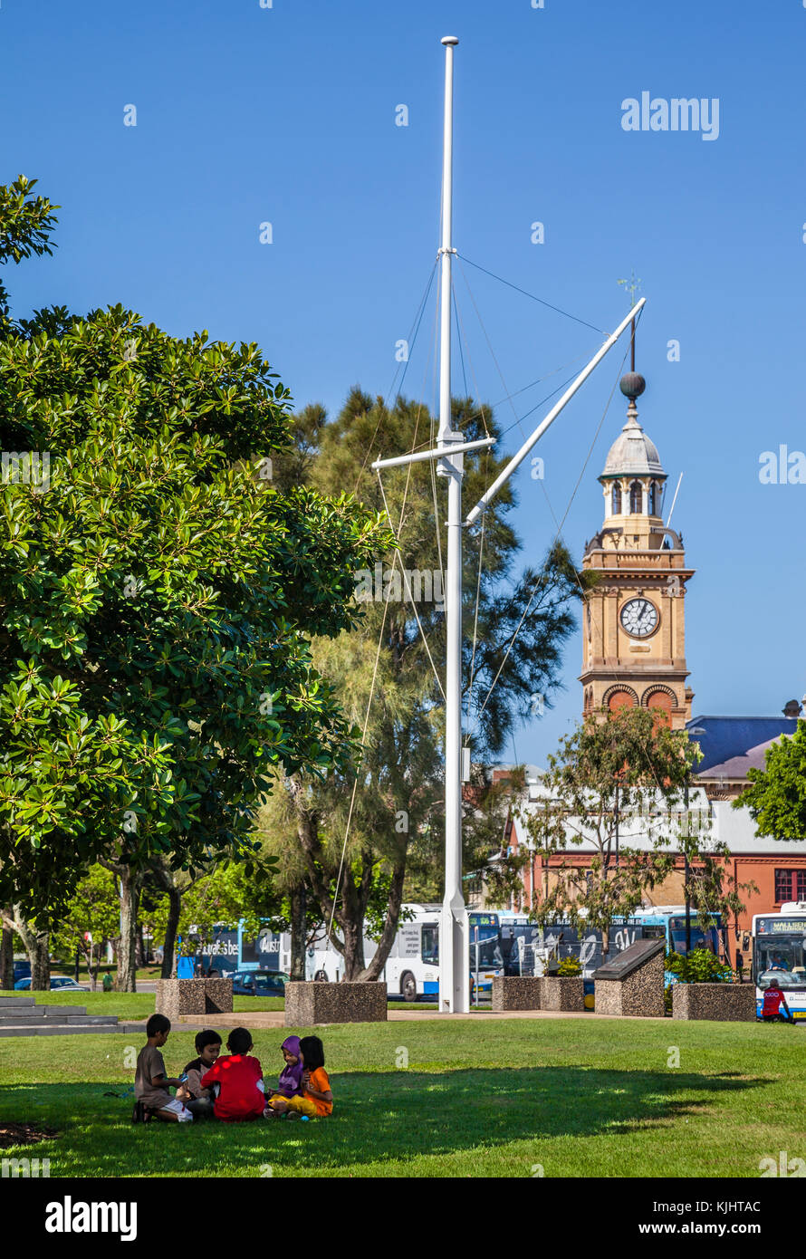 Australien, New South Wales, Newcastle Mercantile Marine Memorial und dem Glockenturm von Newcastle Customs House Stockfoto