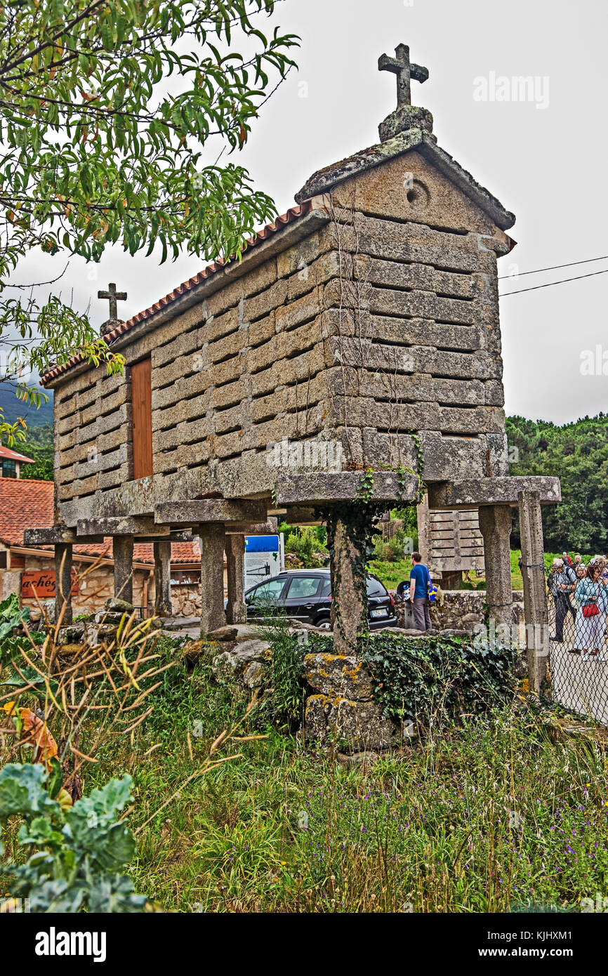 Horreo, traditionelle Stein Getreidelager in carnota, Galicia, Spanien Stockfoto