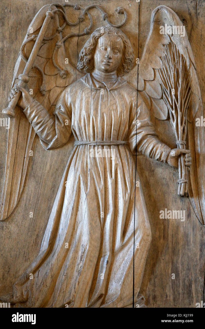 Louvre Museum. Engel, die Werkzeuge der Geißelung. Eichenholz. Touraine, aus dem 15. Jahrhundert. Frankreich. Stockfoto