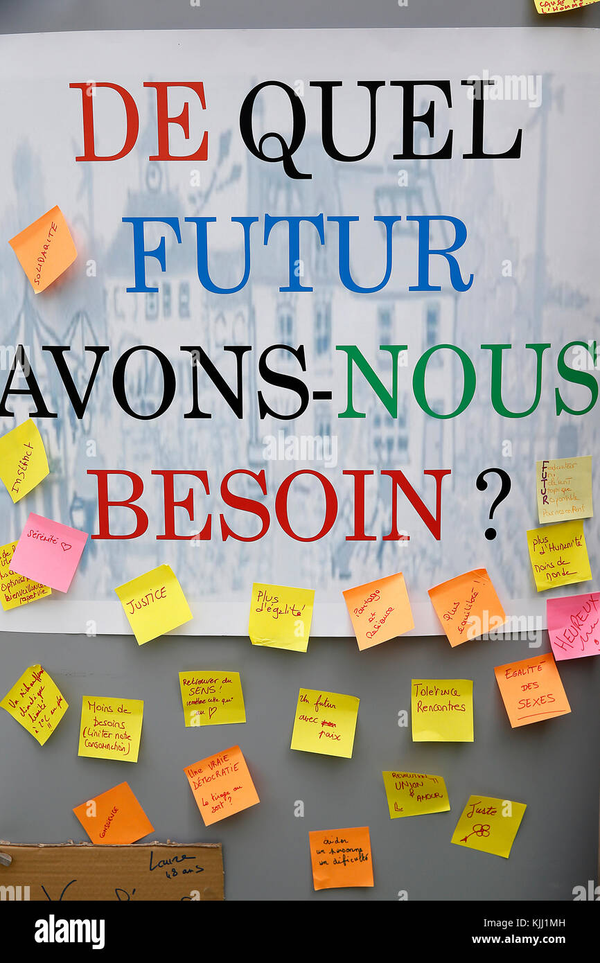 Völker Klimagipfel - Sommet citoyen pour le Climat in Montreuil, Frankreich. Aushang: Welche Zukunft brauchen wir? Frankreich. Stockfoto