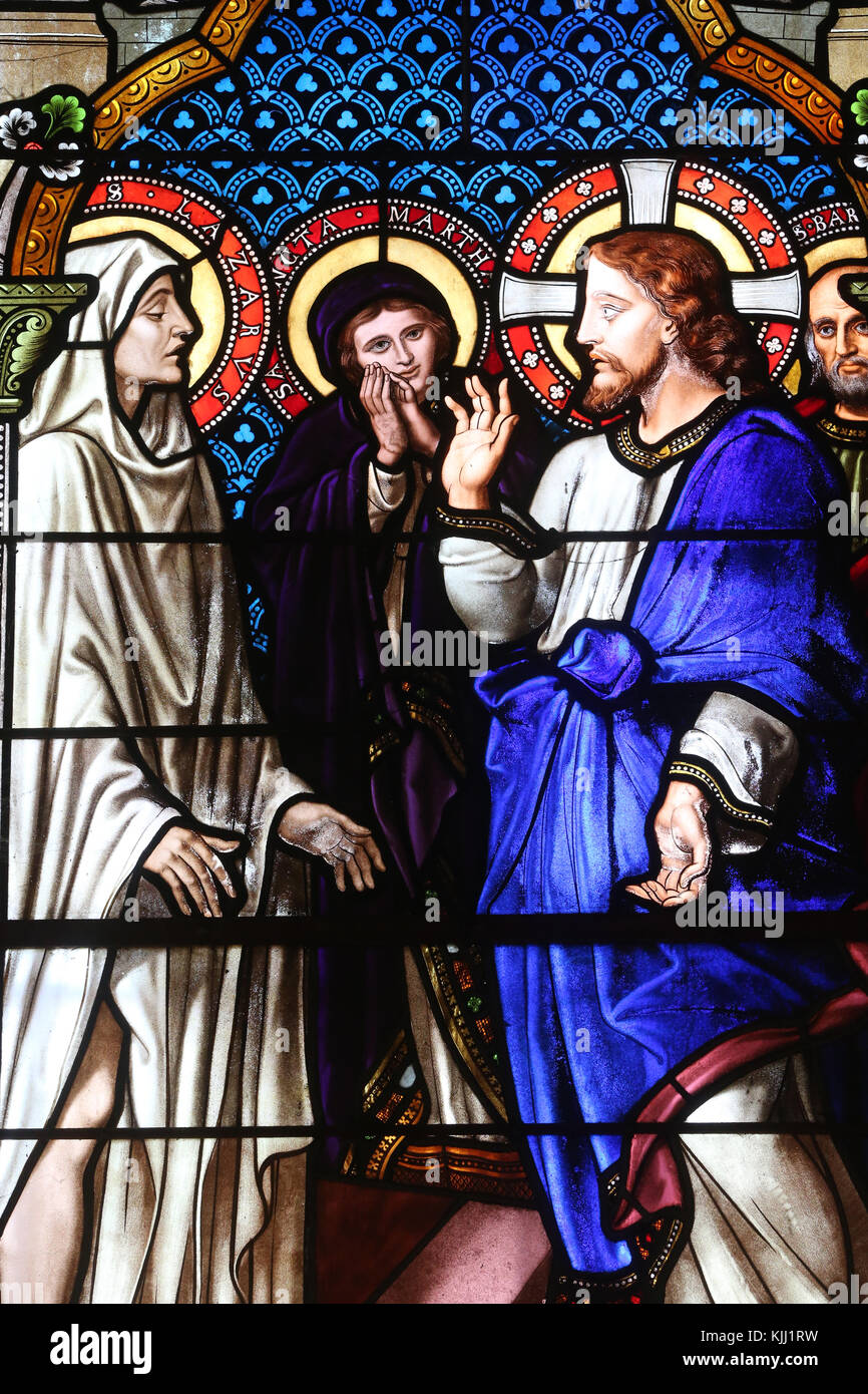 Stiftskirche Notre-Dame Saint-Lazare. Glasfenster. St. Lazarus und Jesus. Avallon. Frankreich. Stockfoto
