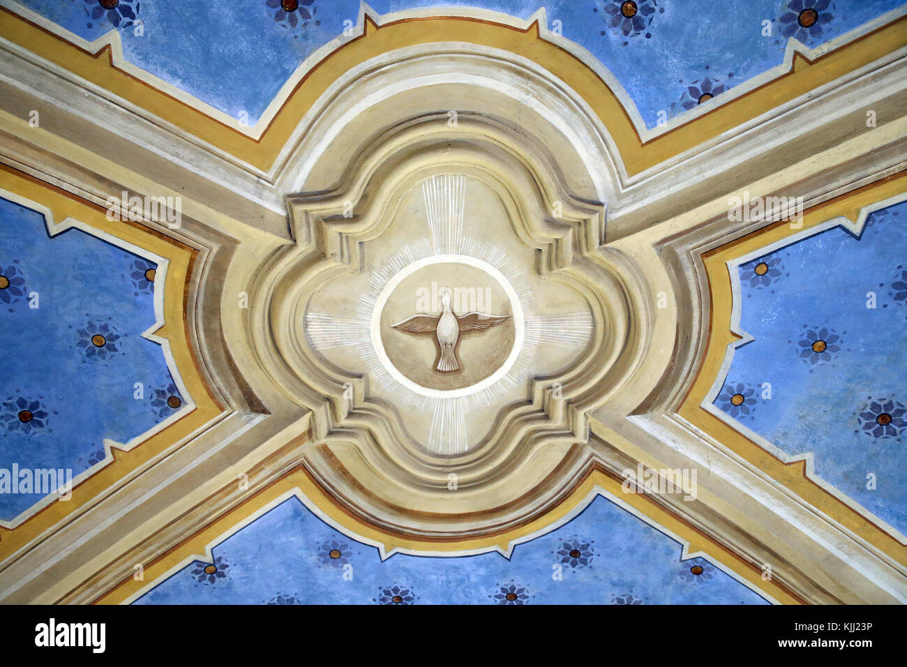 Les Plagnes barocke Kapelle. Der Heilige Geist in Form einer Taube. Frankreich. Stockfoto