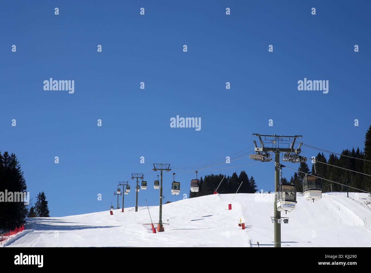 Französische Alpen.  Ski- und Überkopf-Seilbahn. Frankreich. Stockfoto