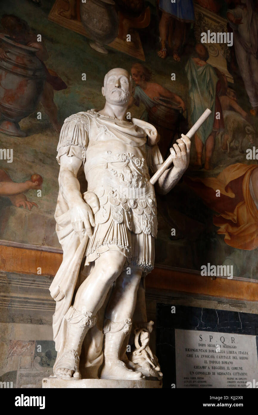 Die Kapitolischen Museen, Rom. Sala dei Capitani. Halle der Kapitäne. Statue von Marco Antonio Colonna, 1595, Marmor. Italien. Stockfoto