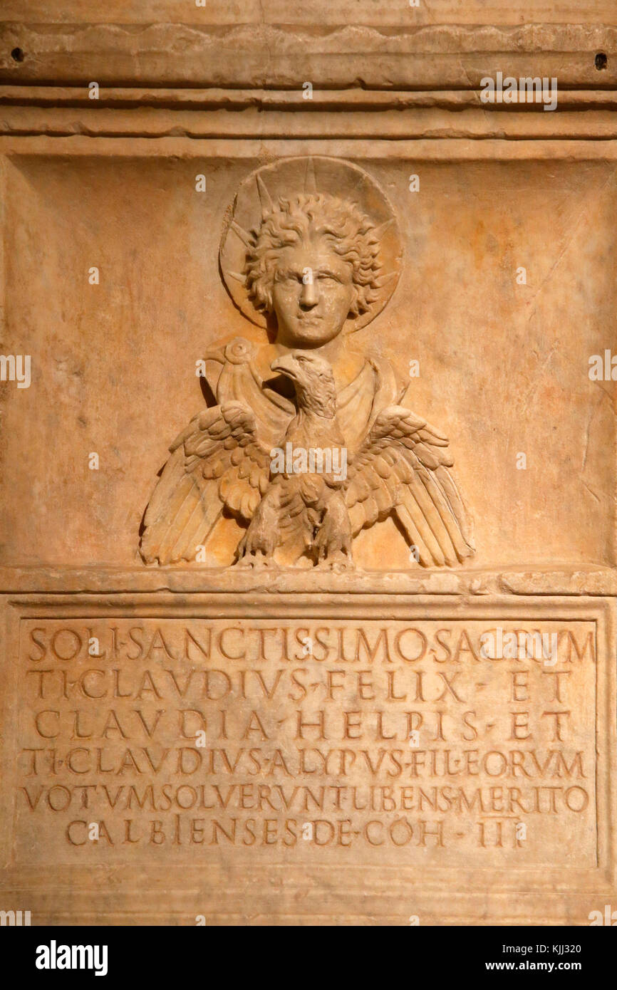 Die Kapitolischen Museen, Rom. Altar mit einer Hingabe an den Gott der Sonne. 1. Jahrhundert n. Chr. Detail. Italien. Stockfoto