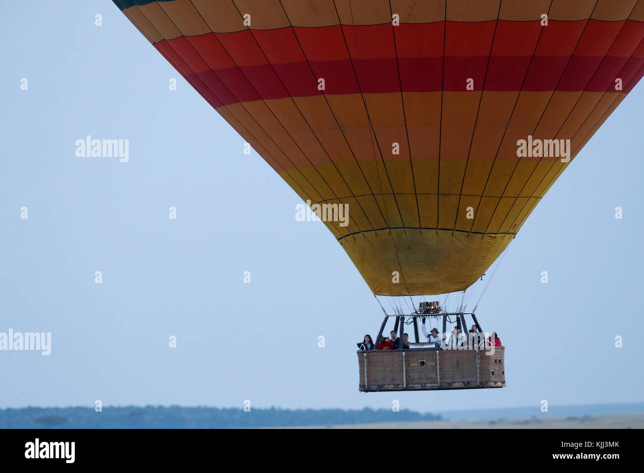 Am nächsten Morgen einen frühen Flug im Heißluftballon über die afrikanische Savanne. Masai Mara Game Reserve. Kenia. Stockfoto