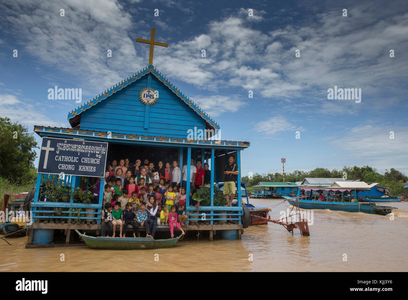 Chong Khnies floating katholische Kirche auf dem Tonle Sap See. Kambodscha. Stockfoto