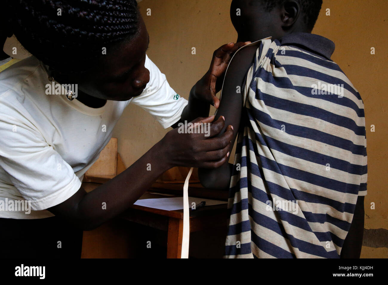 Kiryangondo Flüchtlingslager. Mangelernährung Prävention Programm ausführen, indem sie die Sorge der ganzen Welt. Uganda Stockfoto