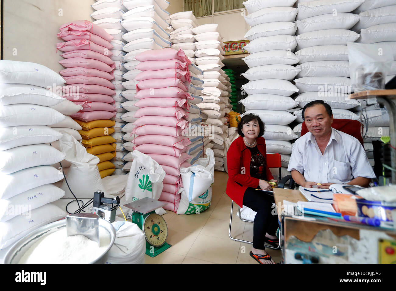 Reis Beutel für den Verkauf am lokalen Markt. Ho Chi Minh City. Vietnam. Stockfoto