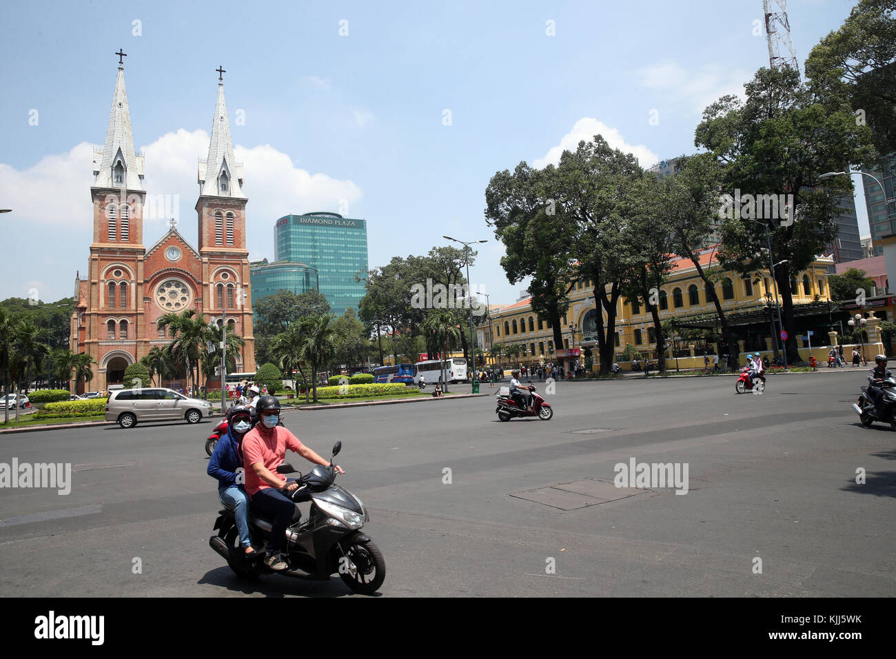 Kathedrale Notre Dame, der Post, der Diamond Plaza. Der Dong Khoi District. Ho Chi Minh City. Vietnam. Stockfoto