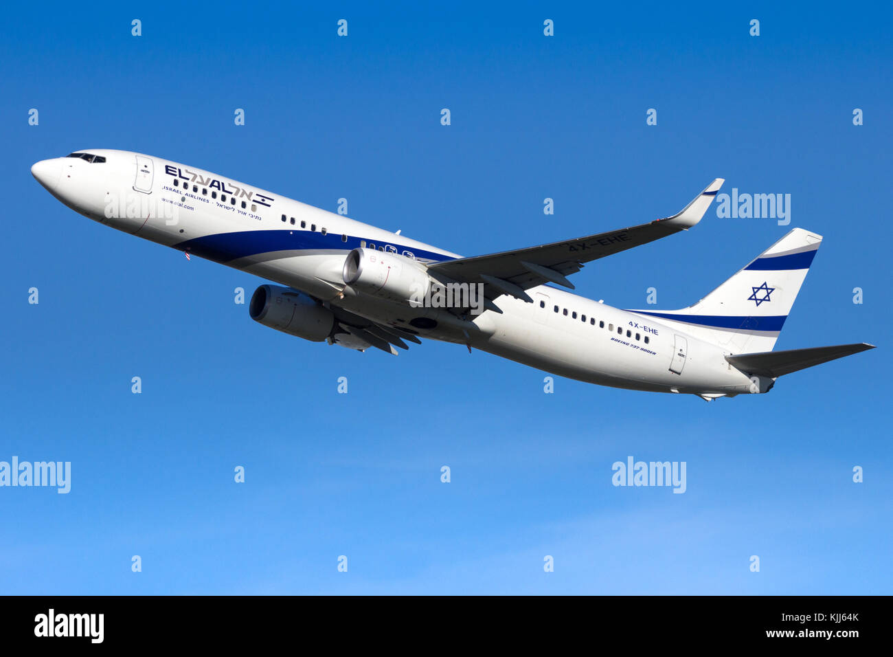 AMSTERDAM - SCHIPHOL - 16.Februar 2016: El Al Israel Airlines Boeing 737 airliner Weg vom Flughafen Schiphol. Stockfoto