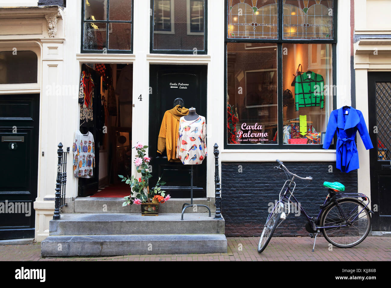 Die schicken Boutiquen auf Huidenstraat, in den neun Straßen-De 9 Straatjes, in Amsterdam, in den Niederlanden Stockfoto
