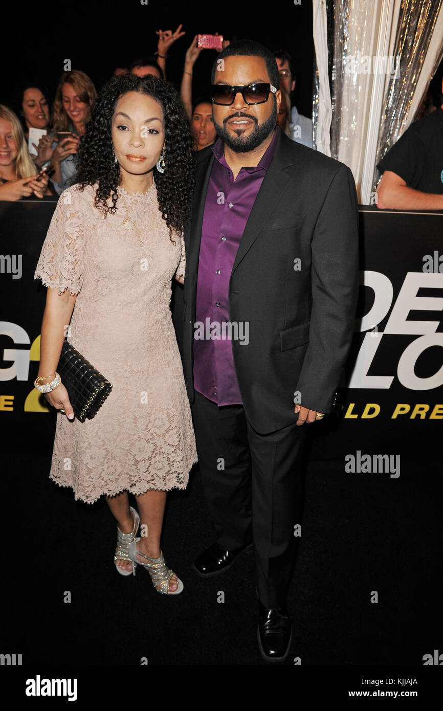 MIAMI BEACH, FL - JANUAR 06: Ice Cube, Kimberly Woodruff besucht Weltpremiere von 'Ride Along 2' im Regal South Beach Cinema am 6. Januar 2016 in Miami Beach, Florida Menschen: Ice Cube, Kimberly Woodruff Stockfoto
