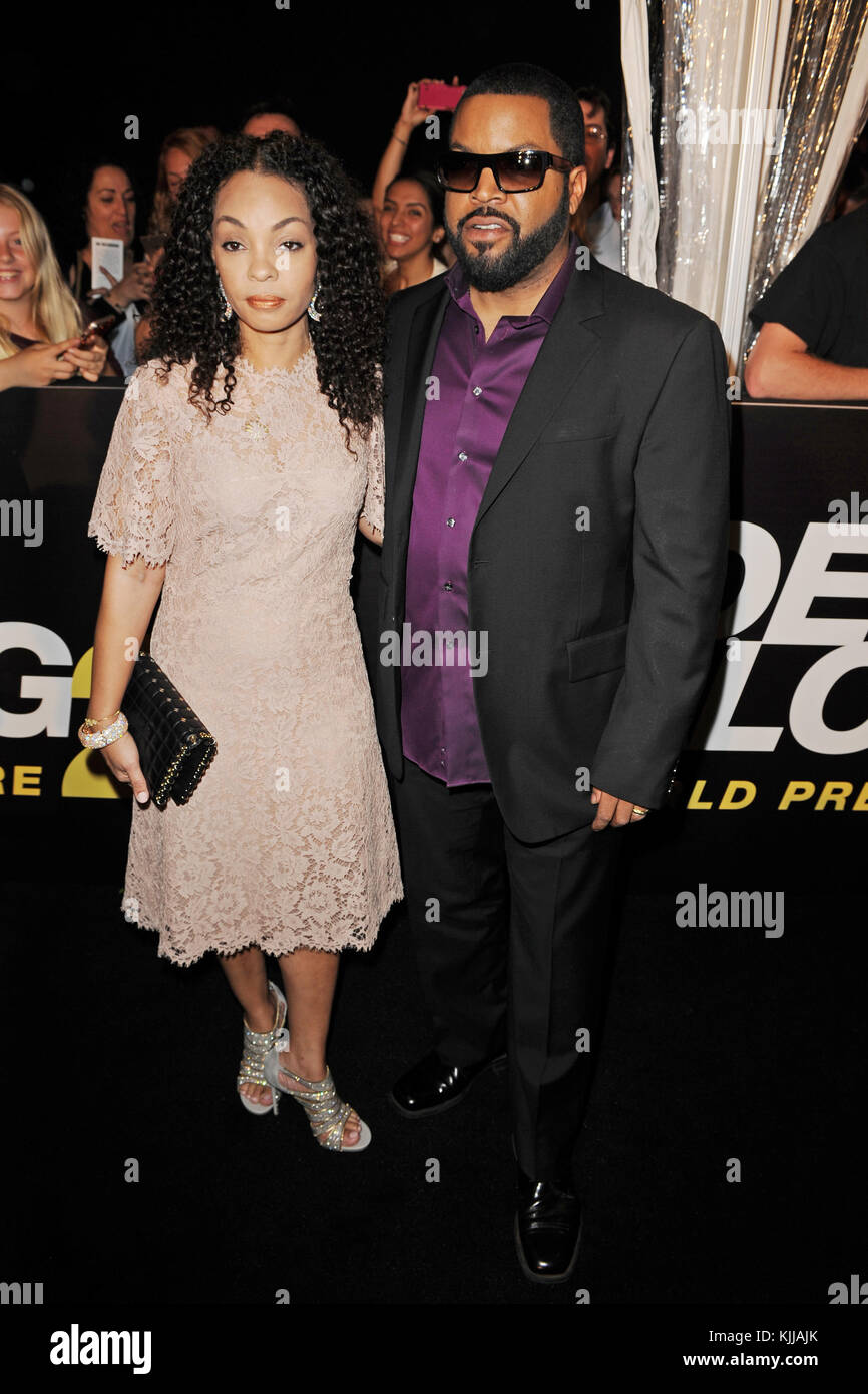 MIAMI BEACH, FL - JANUAR 06: Ice Cube, Kimberly Woodruff besucht Weltpremiere von 'Ride Along 2' im Regal South Beach Cinema am 6. Januar 2016 in Miami Beach, Florida Menschen: Ice Cube, Kimberly Woodruff Stockfoto