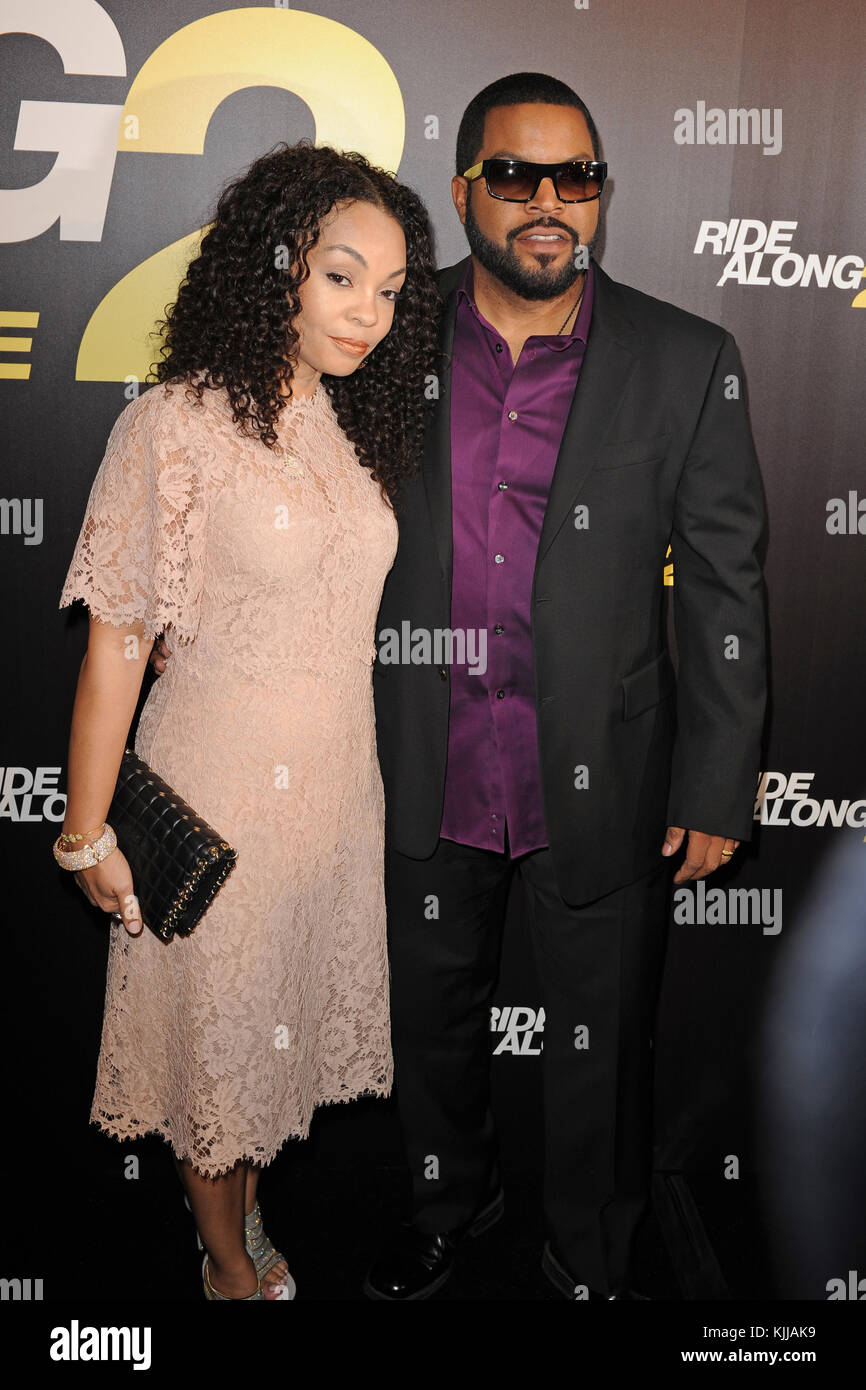 MIAMI BEACH, FL - JANUAR 06: Ice Cube, Kimberly Woodruff besucht Weltpremiere von 'Ride Along 2' im Regal South Beach Cinema am 6. Januar 2016 in Miami Beach, Florida Menschen: Ice Cube, Kimberly Woodruff Stockfoto