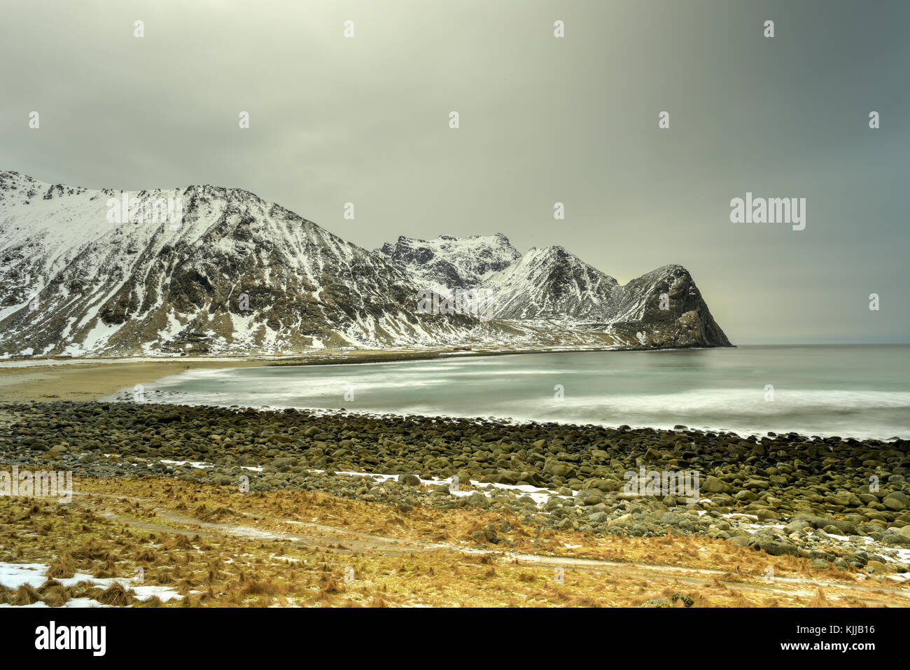 Unstad Strand in der Lofoten, Norwegen im Winter. Stockfoto