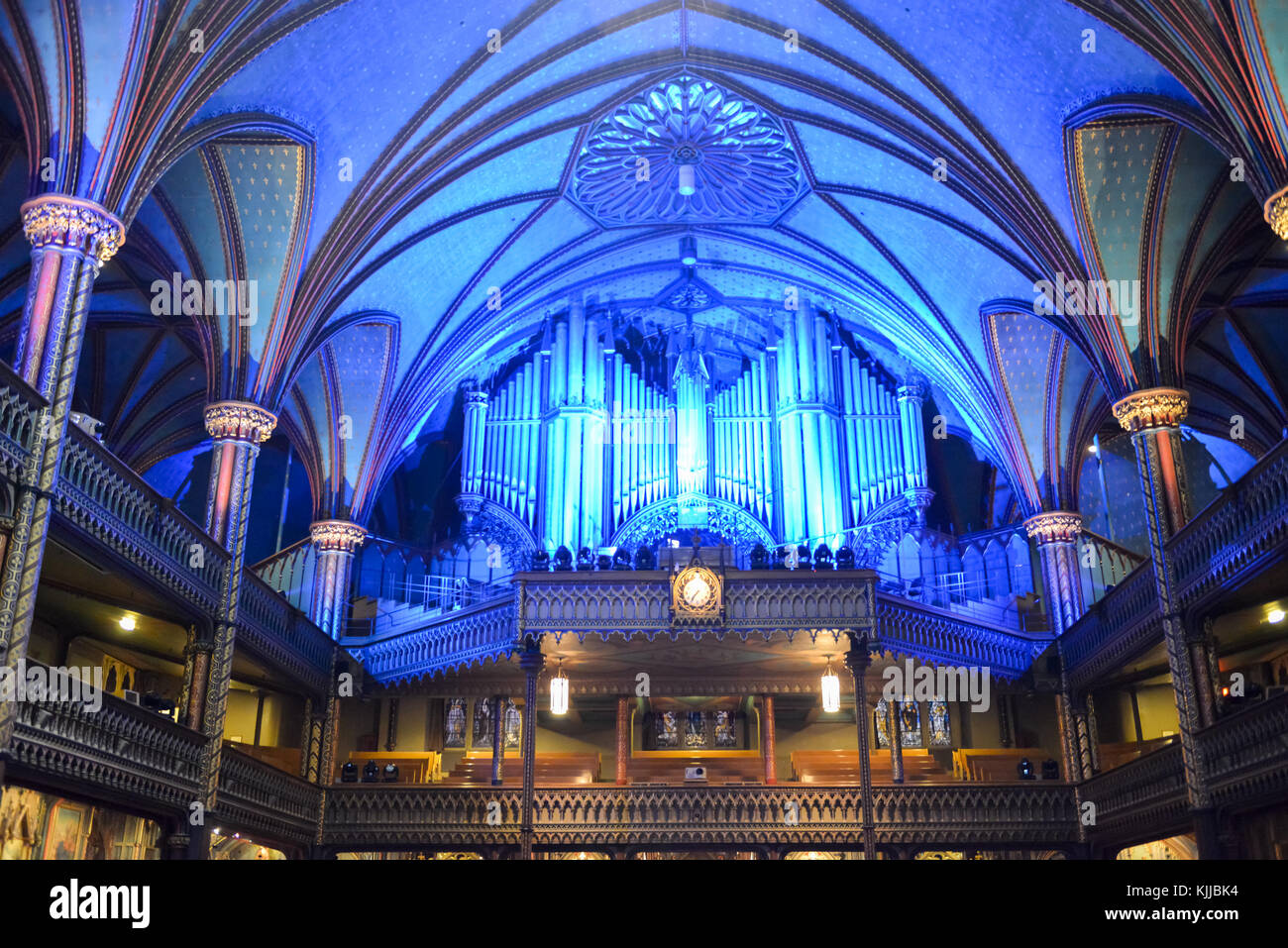 Montreal, Kanada - 23. Februar 2013: das Innere von Notre - Dame Basilika Kathedrale und seine Orgel in Montreal, Kanada. Der Kirche Gothic Revival arachiten Stockfoto