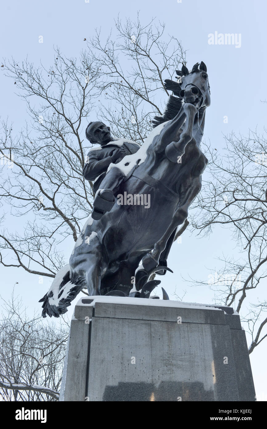 Jose Marti Statue in der Nähe des Central Park in New York im Winter. Der Central Park ist ein öffentlicher Park in der Mitte von Manhattan. Der Park im Jahre 1857 öffnete. Stockfoto