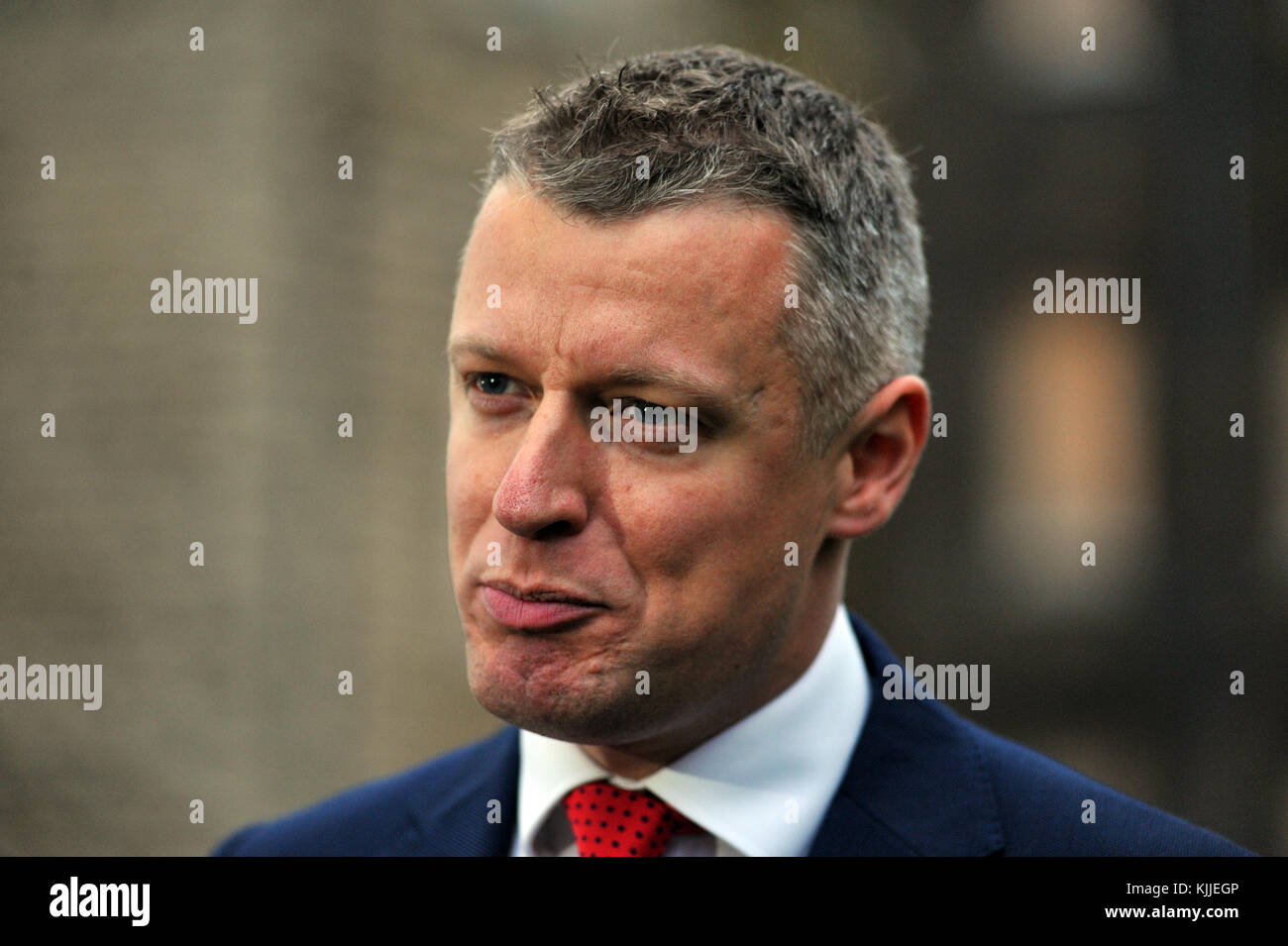 London, UK, 22.11.2017, Nigel Martin Evans MP für Ribble Valley spricht mit den Medien auf College Green, über den Haushalt. Stockfoto