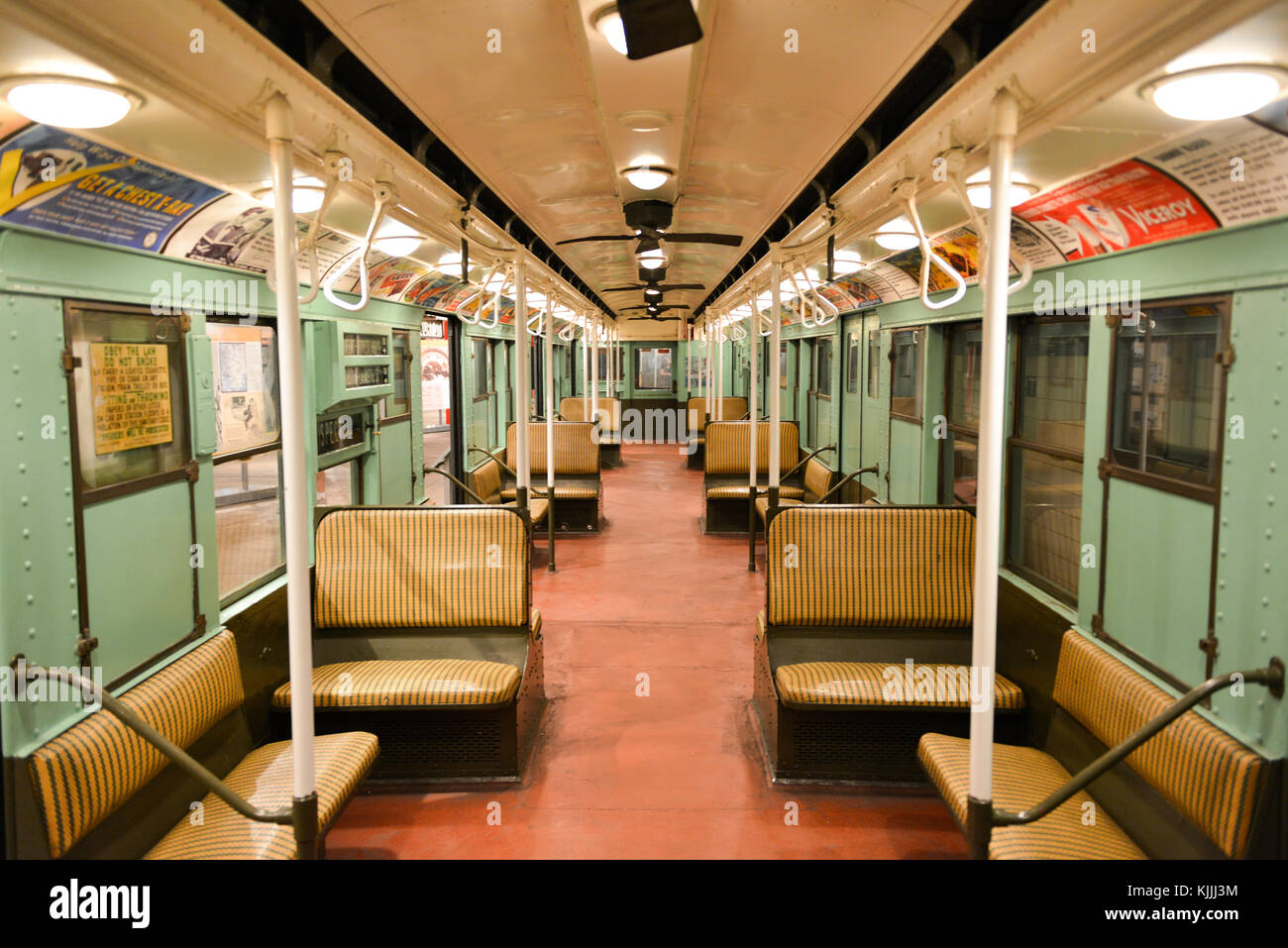 Brooklyn, New York - 15. September 2012: New York Transit Museum mit Vintage Zug. Stockfoto