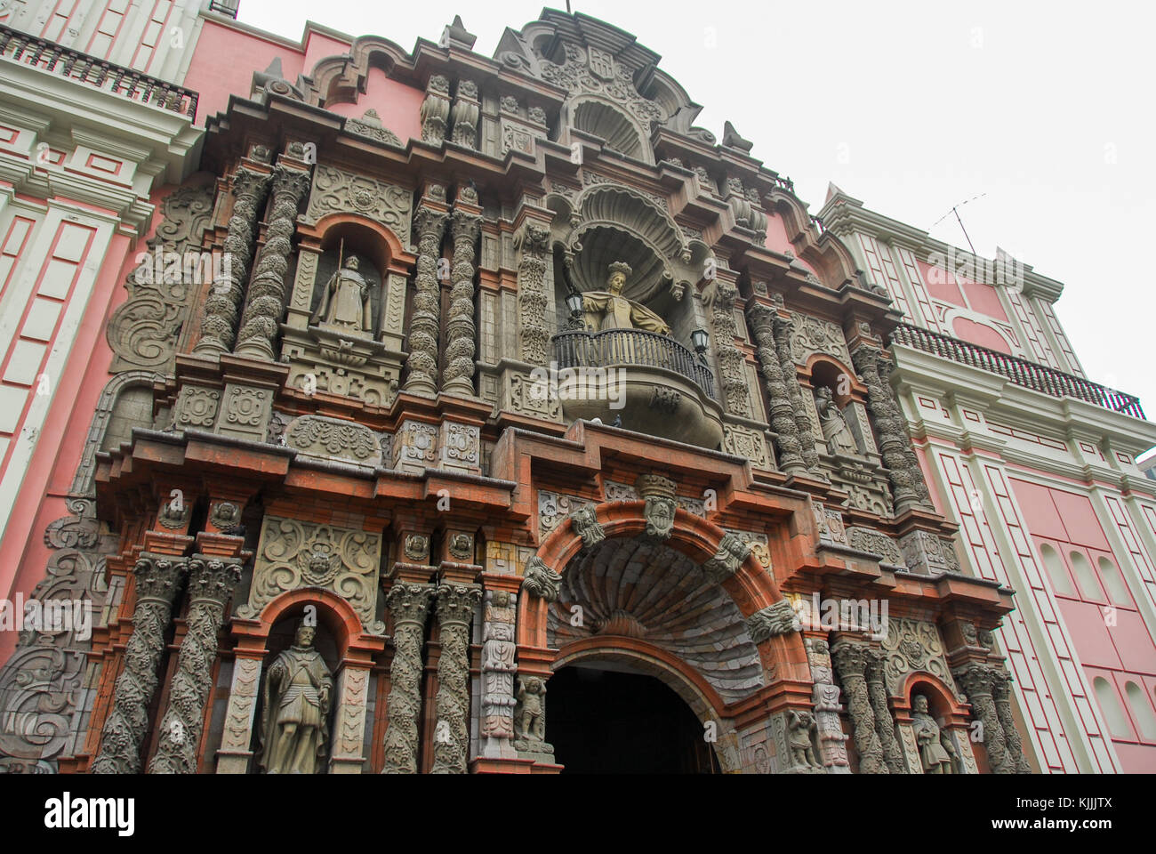 Die Basilica menor y Convento de Nuestra Señora de la Merced (Basilika und Kloster Unserer Lieben Frau von der Barmherzigkeit) ist eine religiöse Gebäude in Lima, Peru. Stockfoto
