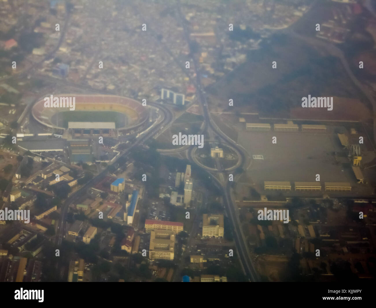 Luftaufnahme der Platz der Unabhängigkeit, Unabhängigkeit arch und Accra Sport Stadion von Accra, Ghana. Stockfoto