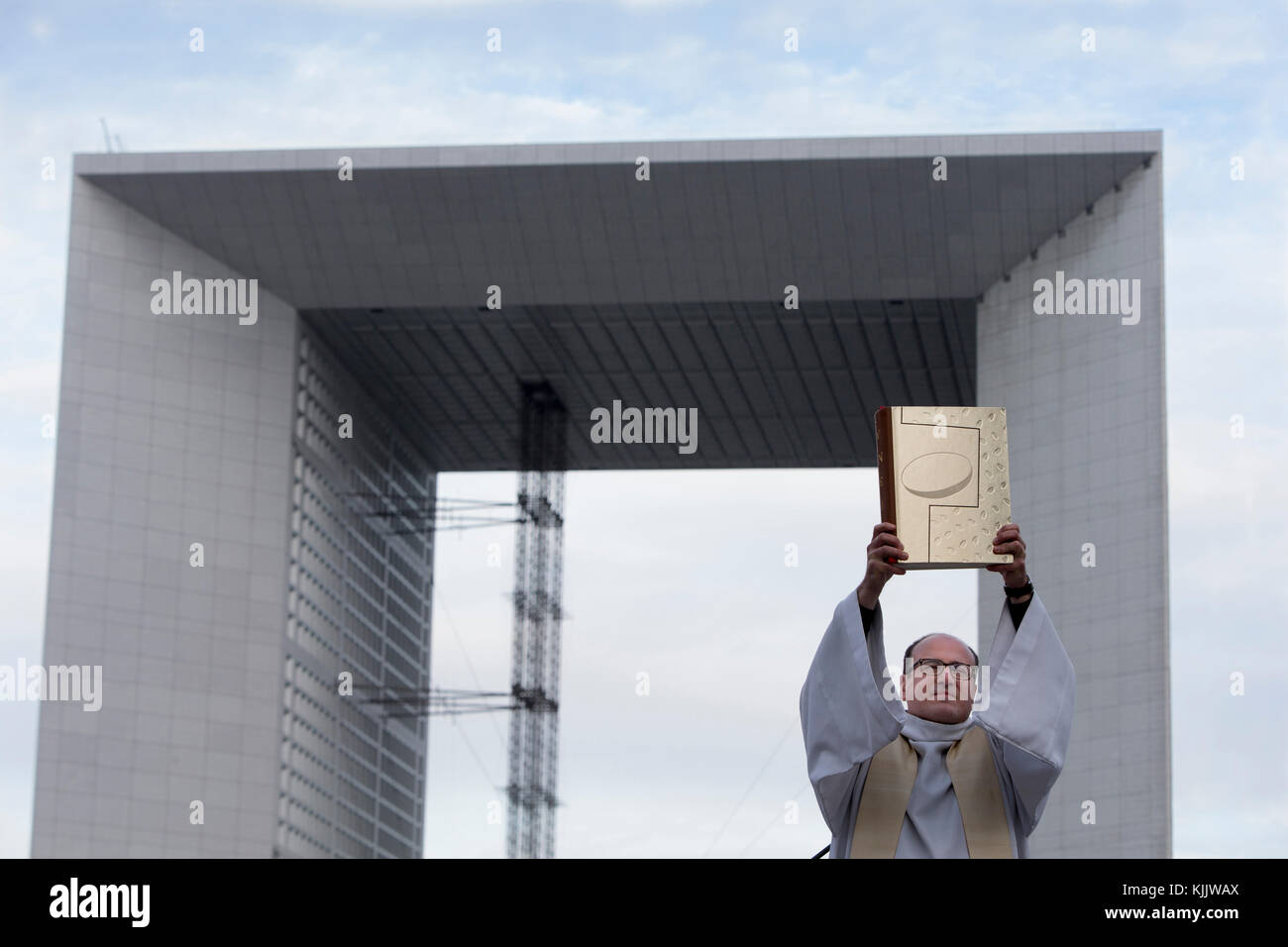 Ökumenischen Gebetstreffen in der Morgendämmerung am Ostersonntag in Paris-La Defence, Frankreich. Stockfoto