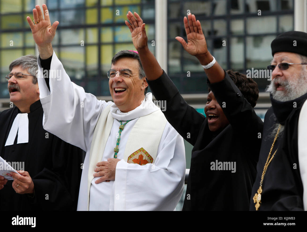 Ökumenischen Gebetstreffen in der Morgendämmerung am Ostersonntag in Paris-La Defence, Frankreich. Stockfoto