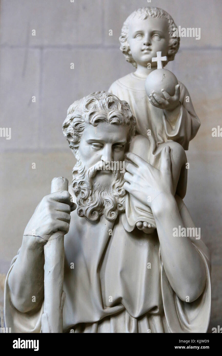 Die katholische Kirche St. Martin, Villers sur Mer, Frankreich. St Christopher Statue. Stockfoto