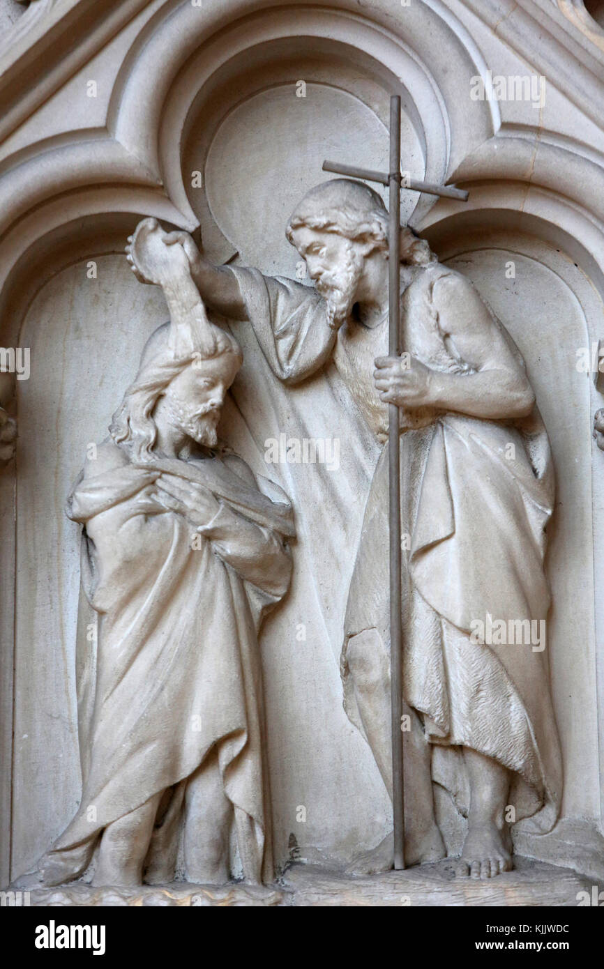 Die katholische Kirche St. Martin, Villers sur Mer, Frankreich. Jesu Taufe. Stockfoto