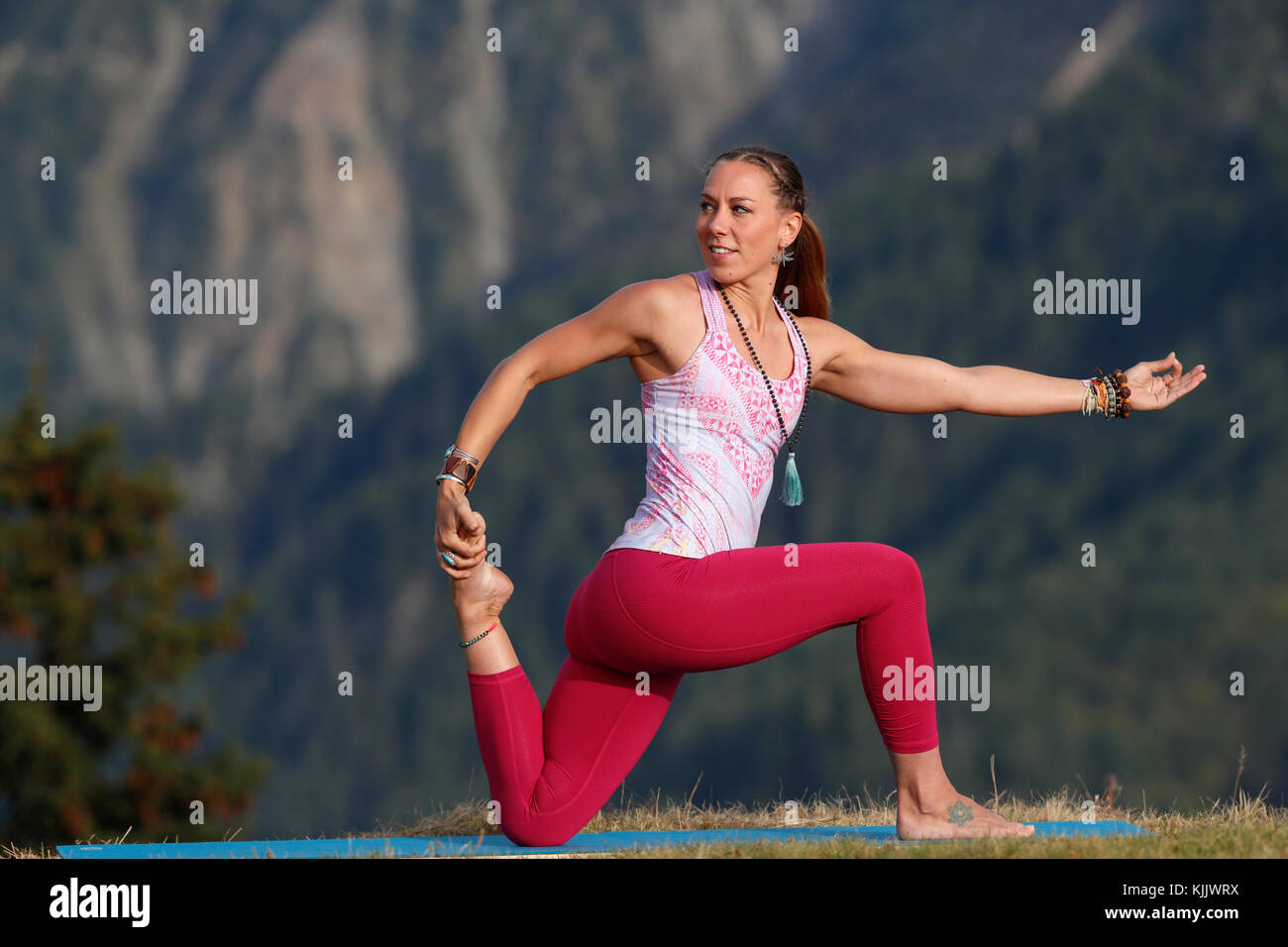 Frau Yoga und Meditation. Saint-Gervais. Frankreich. Stockfoto