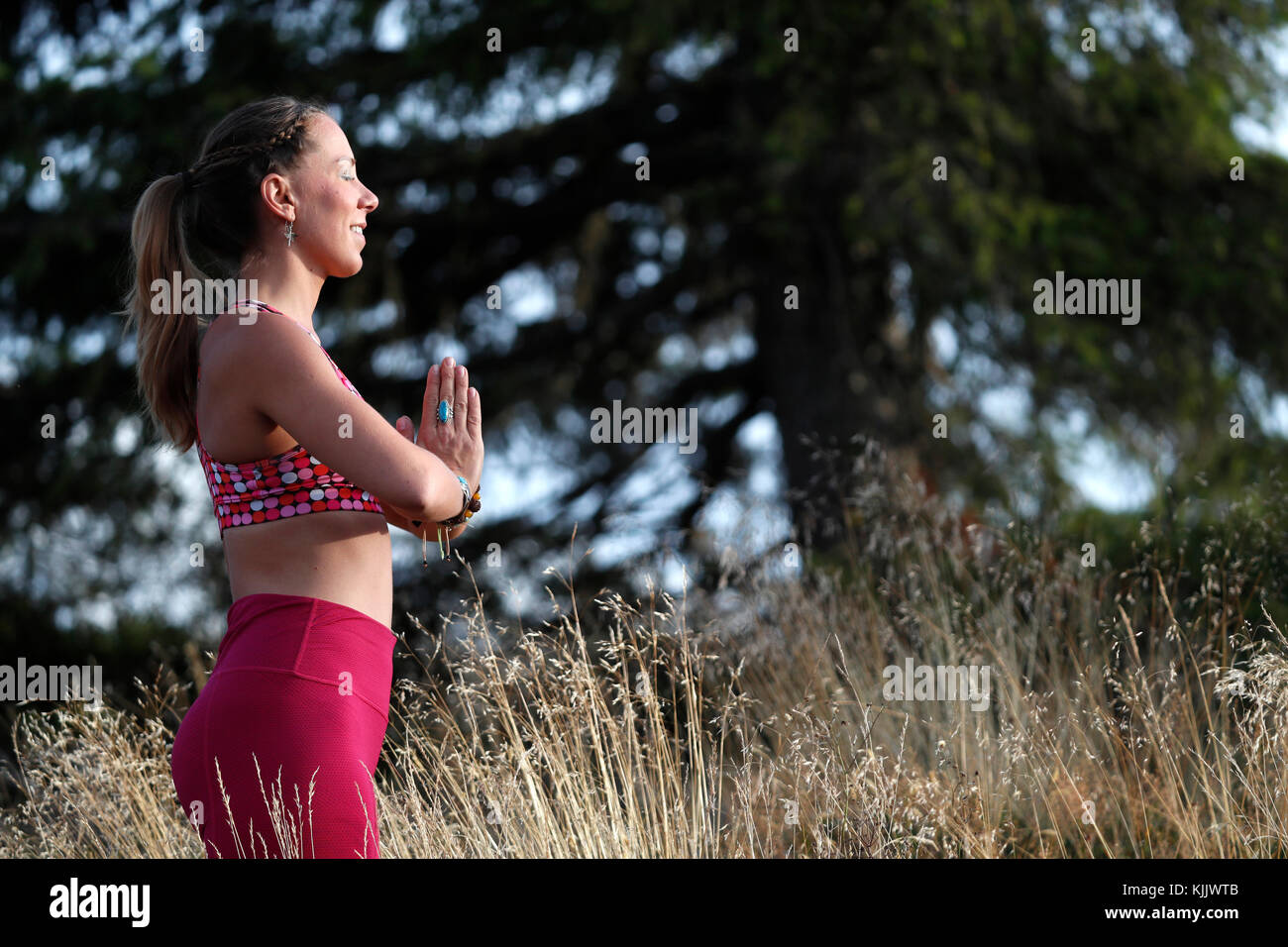 Frau Yoga und Meditation. Saint-Gervais. Frankreich. Stockfoto