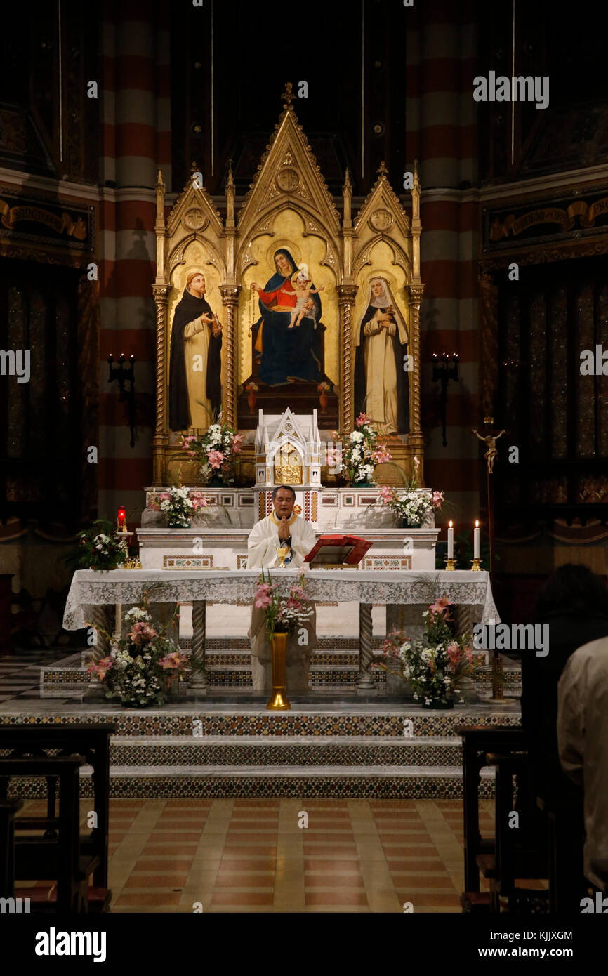 Masse in Sta Maria del Rosario in Prati's Kirche, Rom. Italien. Stockfoto