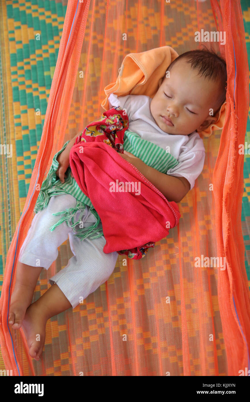 Baby schlafen in der Hängematte. Battambang. Kambodscha. Stockfoto