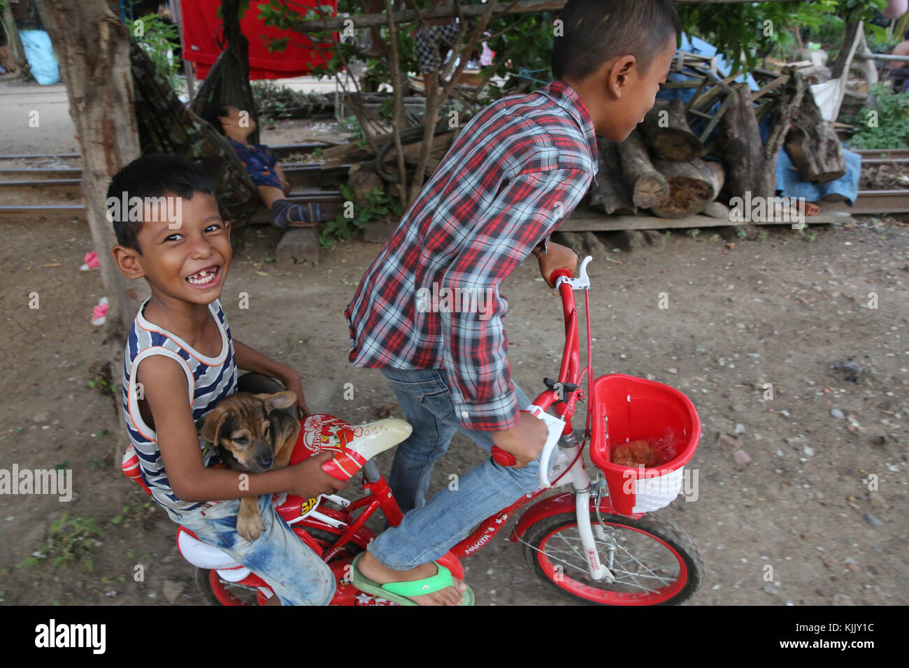 Kinder leben in einem Slum. Battambang. Kambodscha. Stockfoto