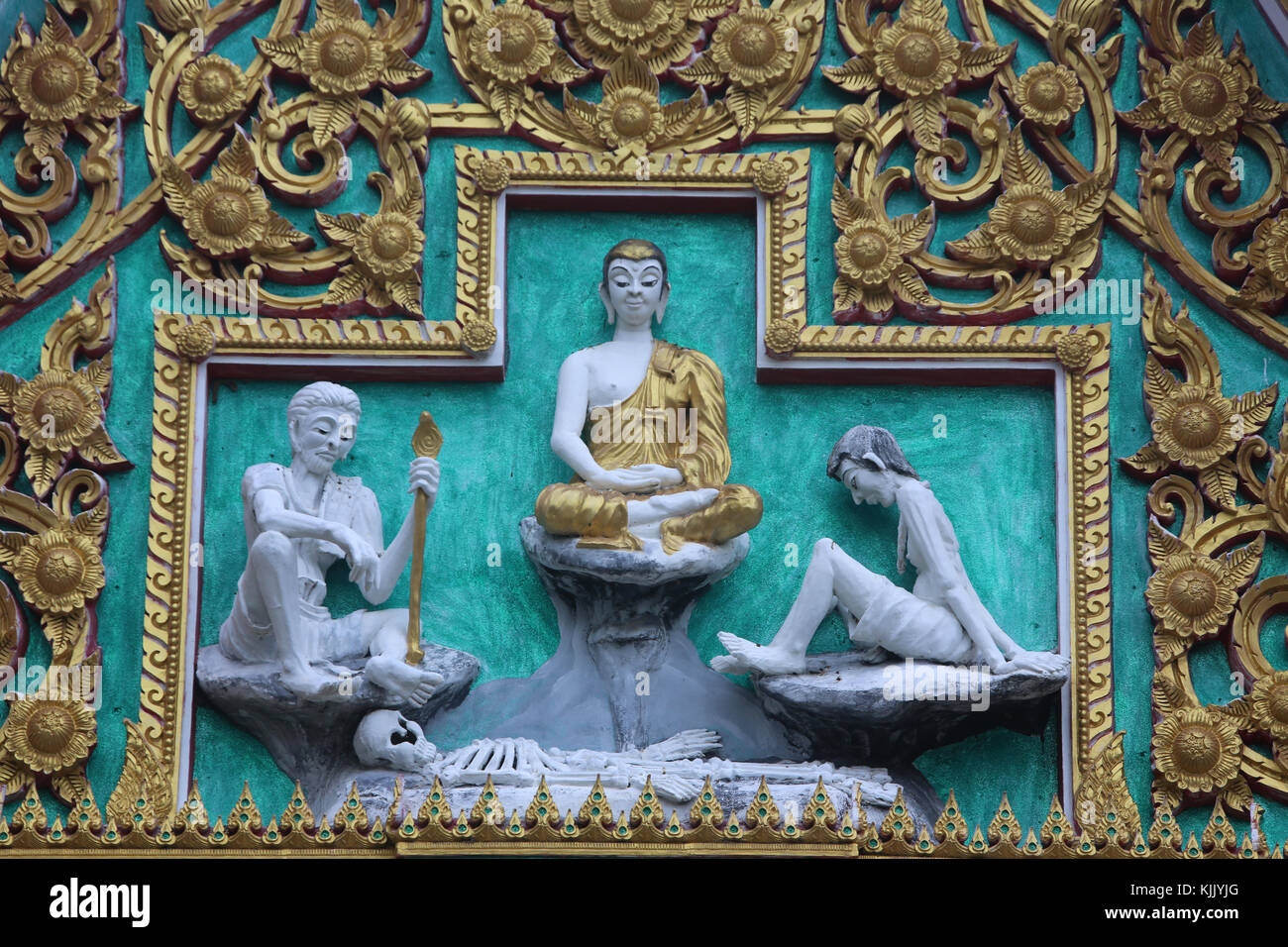 Relief Schnitzereien in Hua Hin Tempel. Der Buddha begegnet Härten des Lebens. Thailand. Stockfoto