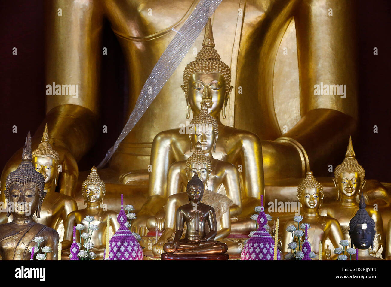 Buddha Statuen in den Wat Chedi Luang, Chiang Mai. Thailand. Stockfoto