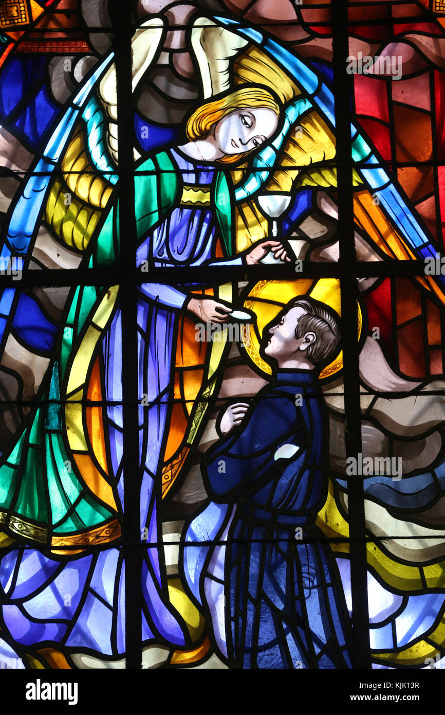 Dalat Kathedrale. Glasfenster. Hl. Stanislaus Kostka war eine polnische Novizen der Gesellschaft Jesu. Dalat. Vietnam. Stockfoto