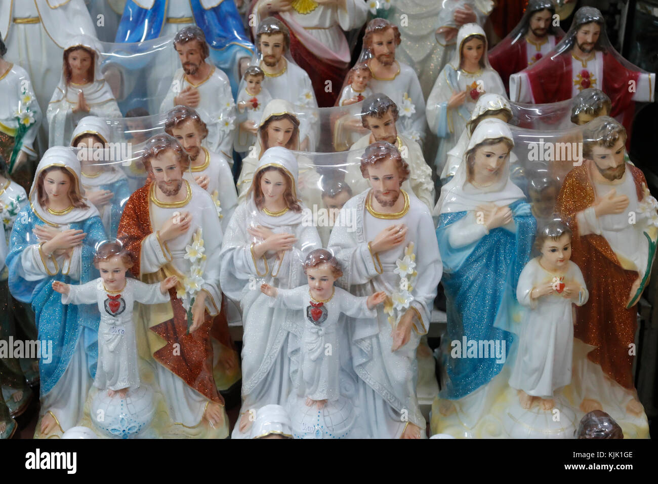 Shop Verkauf von religiösen christlichen Elementen. Heilige Jungfrau Statuen. Ho Chi Minh City. Vietnam. Stockfoto