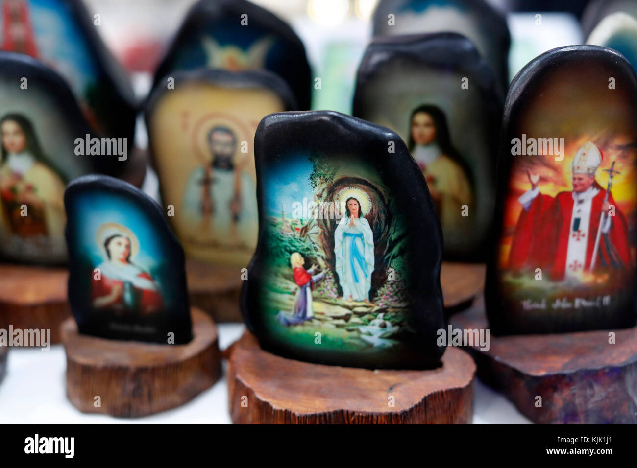 Shop Verkauf von religiösen christlichen Elementen. Heilige Jungfrau. Ho Chi Minh City. Vietnam. Stockfoto