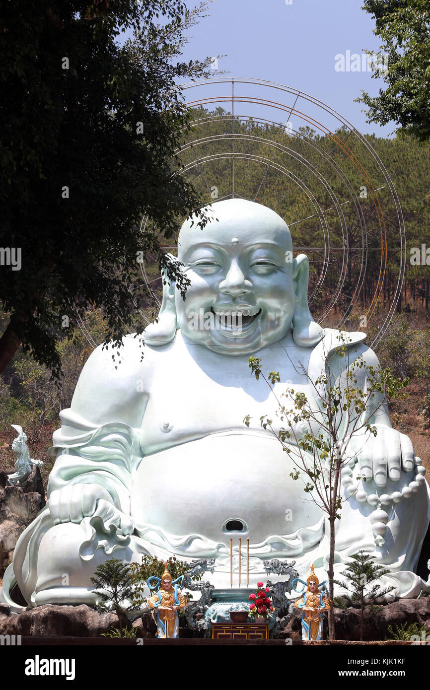 Linh eine buddhistische Pagode. Smiling Buddha - Chinesische Gott Glück, Reichtum und Glück. Dalat. Vietnam. Stockfoto