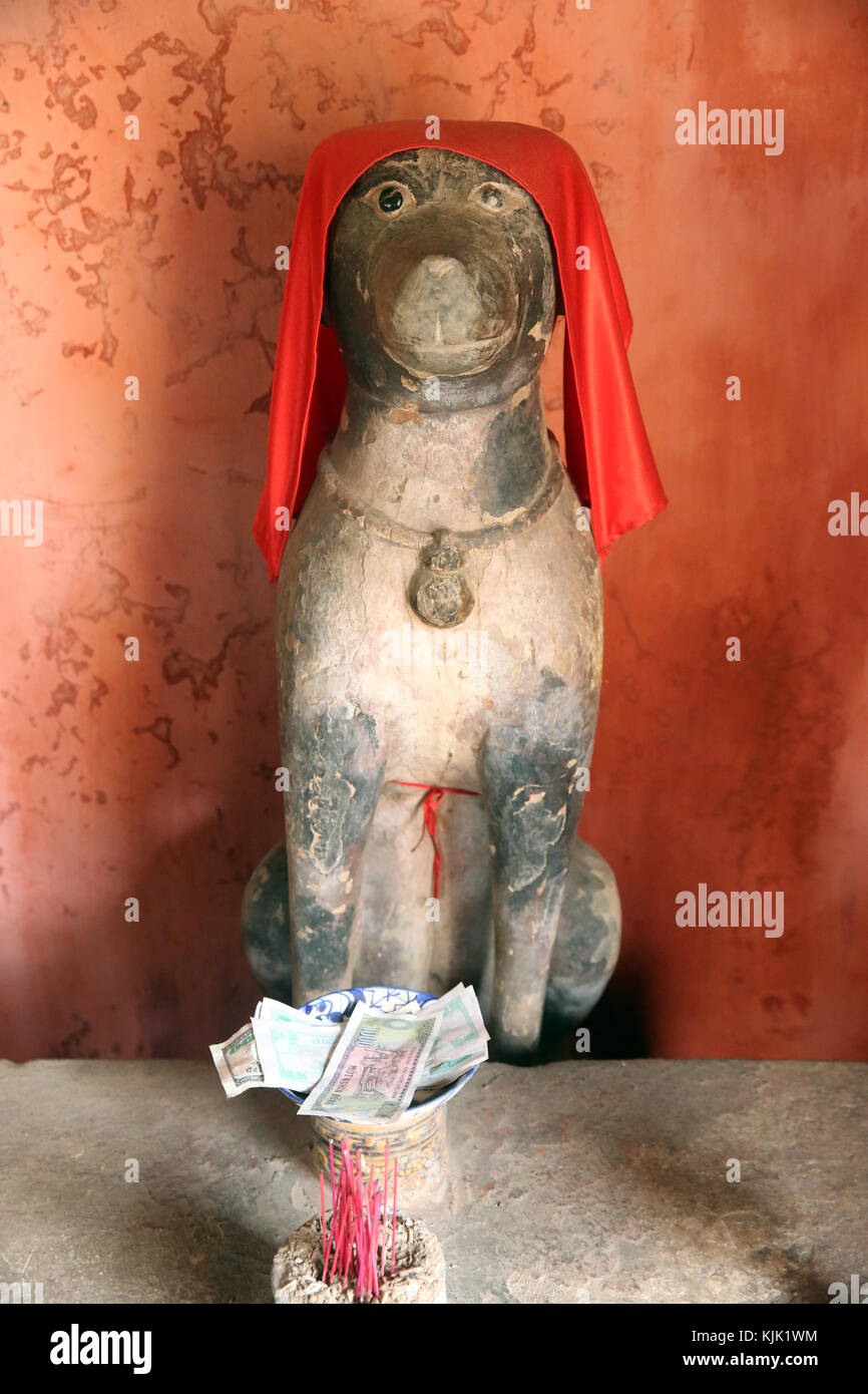 Die japanische Brücke oder Cau Chua Pagode. Hund Statue. Hoi An. Vietnam. Stockfoto
