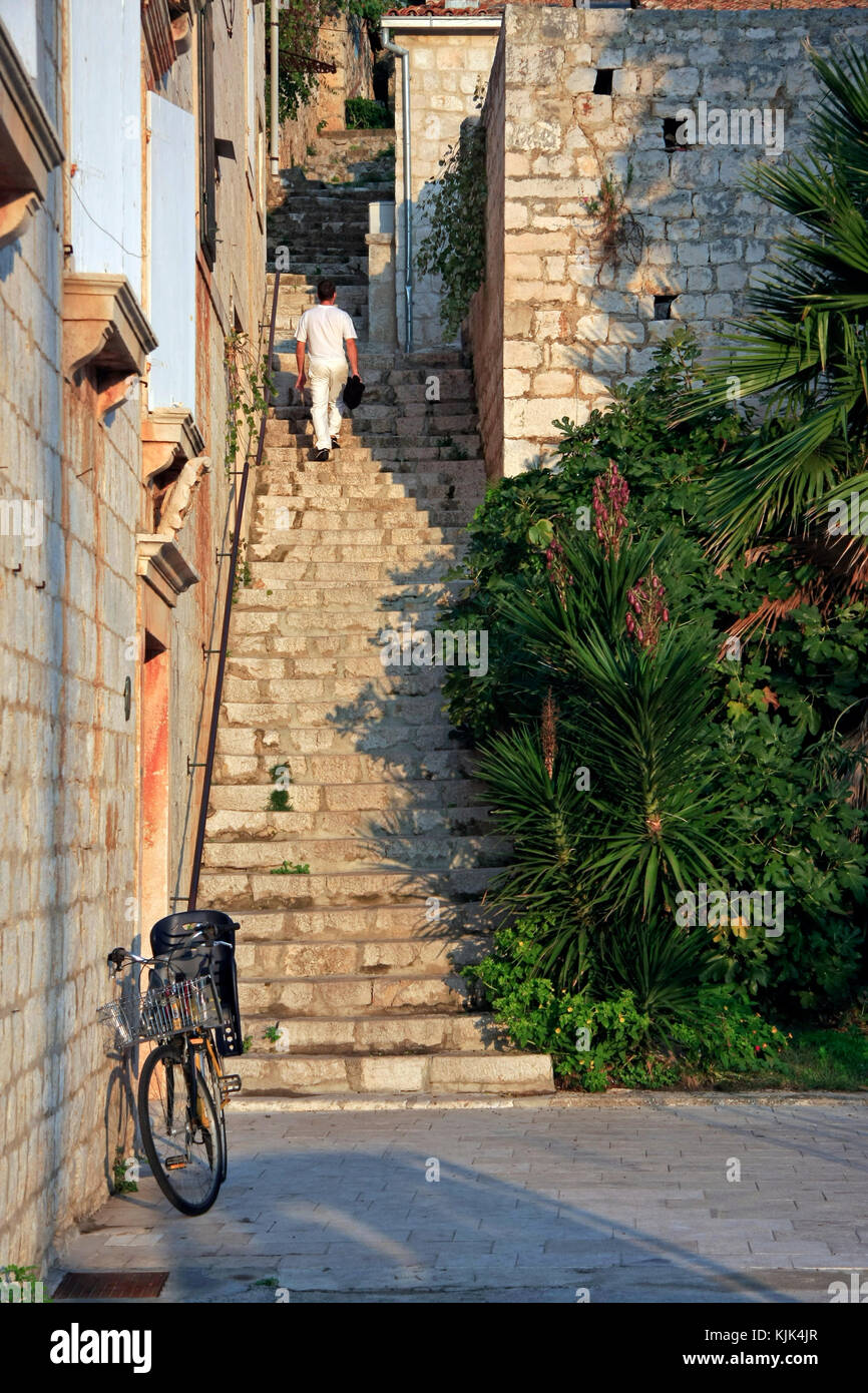 Vis ist eine Stadt auf der gleichnamigen Insel in der Adria im Süden Kroatiens. Stockfoto
