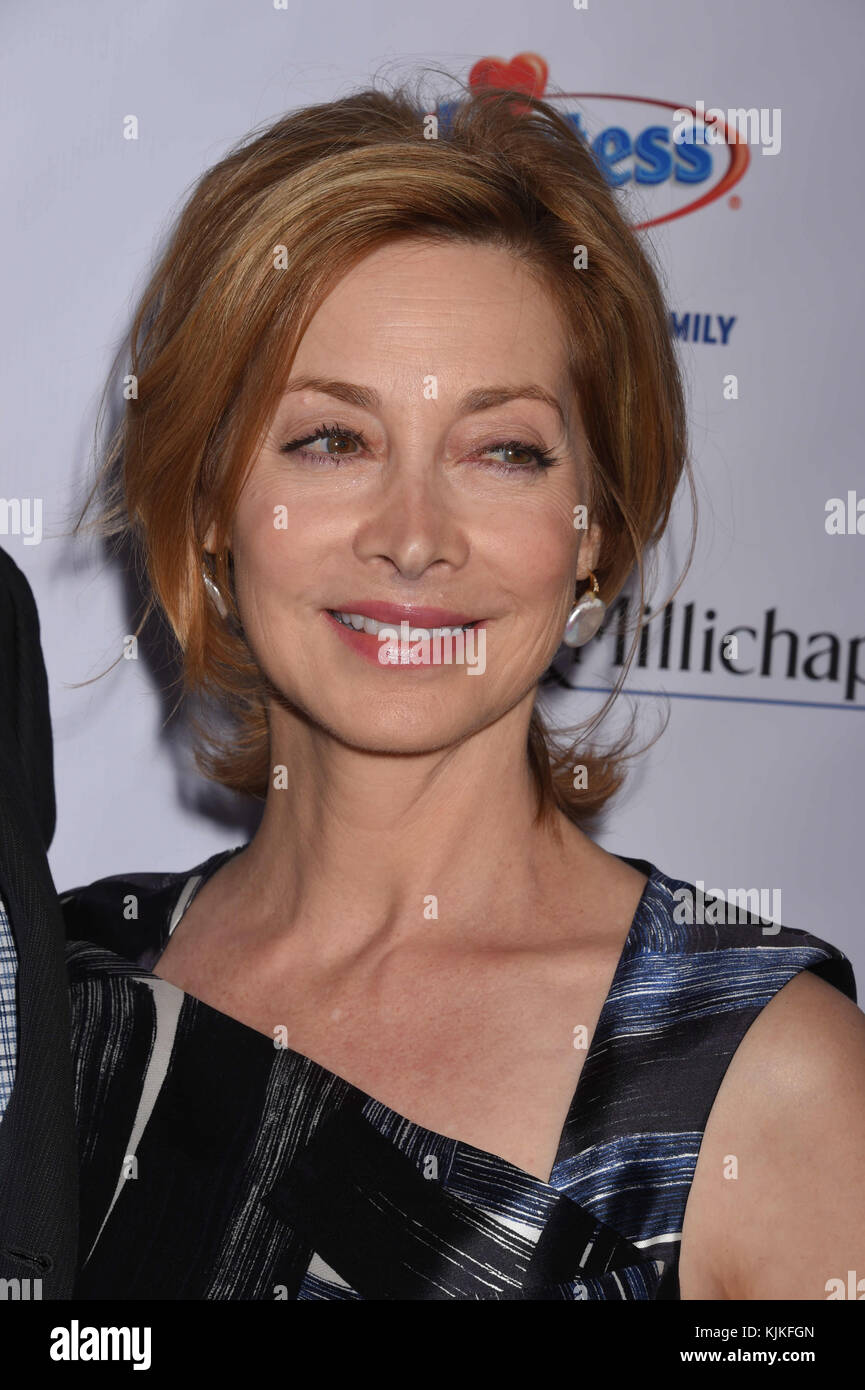 HOLLYWOOD, CA - JUNI 05: Sharon Lawrence besucht die Premiere von 'Worlds Apart' beim La Greek Film Festival 2016 im Egyptian Theatre am 5. Juni 2016 in Hollywood, Kalifornien. Personen: Sharon Lawrence Stockfoto