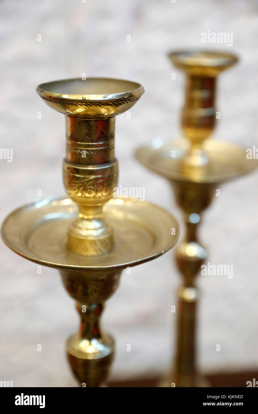 Zwei Kerzenhalter für Schabbat. Die Schweiz. Stockfoto Zwei Kerzenhalter für Schabbat. Die Schweiz. Stockfoto