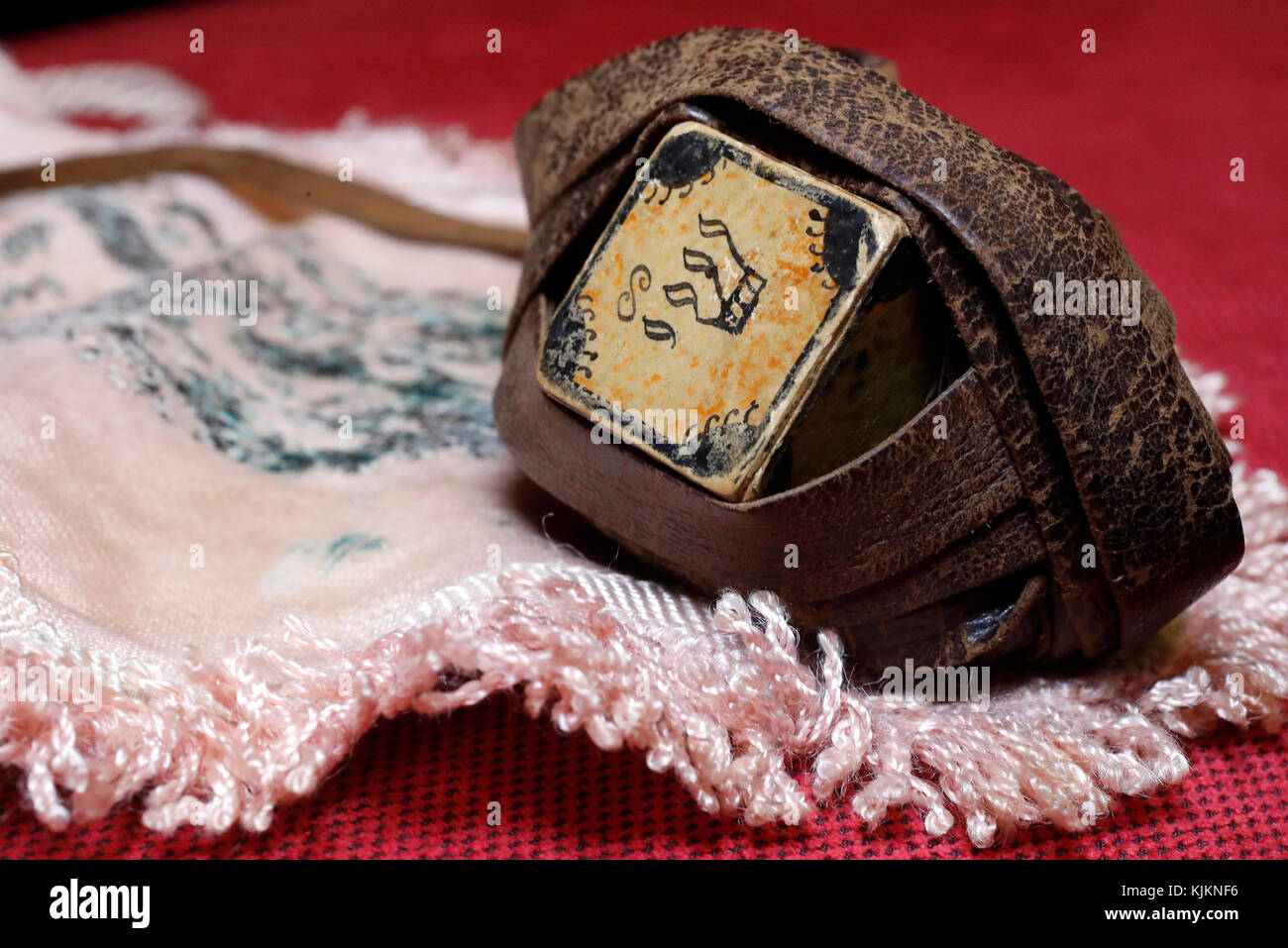 Alte Tefillin auch genannt Gebetsriemen. Die Schweiz. Stockfoto