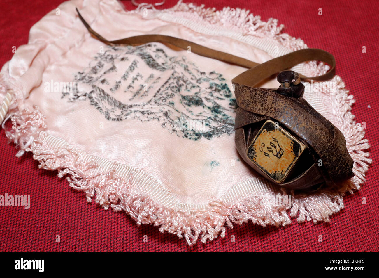 Alte Tefillin auch genannt Gebetsriemen. Die Schweiz. Stockfoto