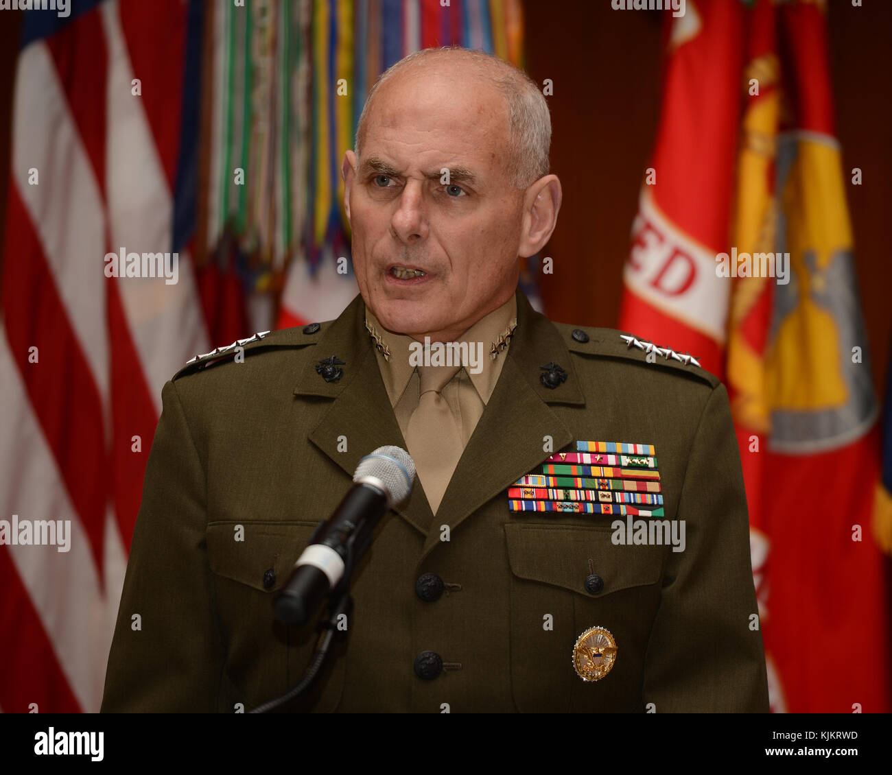 MIAMI, FL - NOVEMBER 19: General John F. Kelly USMC nimmt am 19. November 2012 in Homestead, Florida, an der Zeremonie des Befehlswechsels im US Southern Command Teil. Personen: John F. Kelly Stockfoto